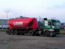 ACTROS 1843 mit einem  Siloauflieger eines bekannten Zementerzeugungsbetriebes; am Messegl�nde in Ried i.I.; 081213