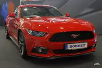 Ford Mustang in Rot auf der Essen Motor Show 2016.
