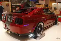 Ford Shelby in Weinrot auf der Essen Motor Show 2016.