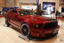 Ford Shelby in Weinrot auf der Essen Motor Show 2016.