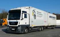 =MAN-Hängerzug rastet im November 2016 auf dem Autohof Fulda-Nord