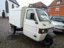 =APE steht auf dem Kirchplatz in Hünfeld, Dezember 2016