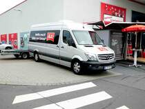 =MB Sprinter als Werbeträger für  Melitta  steht im November 2016 in Fulda