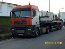 MAN-Schwerlasttransporter am 14.12.2008 im Bergener Industriegelnde.