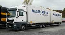 =MAN-Hängerzug von  MEYER&MEYER  rastet im November 2016 auf dem Autohof Fulda-Nord