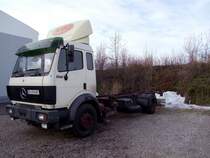 MB-1827 hat  Wochenendruhe ; ansonsten schafft er die Wechselaufbautem vom Betriebsgelnde zu einem Sammelplatz am Messegelnde in Ried i.I.; 081214