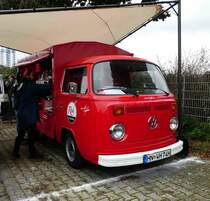 =VW T2 als Cafebar, aufgenommen bei dem Veterama 2016 in Mannheim, Juli 2016