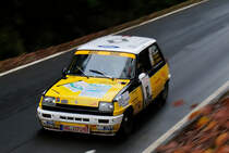 Ralf Driescher & Karl Eduard Reinders Renault 5 Alpine mit der Startnummer 83 bei der  Youngtimer  39. ADAC Rallye Köln Ahrweiler 12.11.2016, Morgens -2° auf teils noch glaten Asphalt