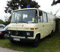 =MB Vario als ehem. KFZ. des DRK, gesehen bei dem Veterama 2016 in Mannheim, Juli 2016