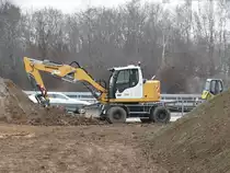 Liebherr Bagger am 17.12.16 in Mainz von einen Gehweg aus fotografiert