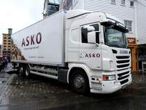 SCANIA G440 bei der Zustellung von Waren in Hafenstadt Bergen; 160718