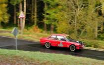 BMW 318is, Simon Baales & Andreas Seidel mit der Startnummer 58 bei der  Youngtimer  39. ADAC Rallye Köln Ahrweiler 12.11.2016, Morgens -2° auf teils noch glaten Asphalt