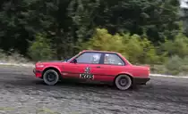 BMW 318is, Simon Baales & Andreas Seidel mit der Startnummer 58 bei der  Youngtimer  39. ADAC Rallye Köln Ahrweiler 12.11.2016, vor der Mittagspause auf der Schotterpiste am Nürburgrin