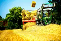 Deutz D 7206 mit Welger AP Hochdruckpresse im Juli 2015 nähe Rheda-Wiedenbrück