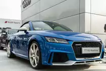 Blauer Audi TT RS Roadster, fotografiert am 24.09.2016.