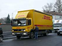 MB Atego der DHL auf Auslieferungstour am 18.12.2008 in Fulda