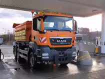 Hessen Mobil MAN TGS Streufahrzeug am 04.01.17 in Langenselbold