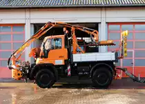 Hesssen Mobil Mercedes Benz Unimog U400 mit MULAG Schneidwerkzeug der Autobahnmeisterei Langenselbold am 06.01.17 bei einen Fototermin