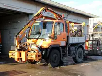 Hesssen Mobil Mercedes Benz Unimog U400 mit MULAG Schneidwerkzeug der Autobahnmeisterei Langenselbold am 06.01.17 bei einen Fototermin