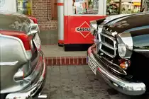 Borgward Isabella an historischer Tankstelle mit Borgward-Werkstatt in Bruchhausen-Vilsen bei Bremen, Juli 2016.