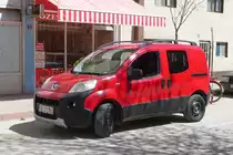 Peugeot Bipper Tepee vor einer Metzgerei in Inegöl, 3.4.2016