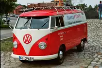 VW Bulli T1 Kastenwagen mit Zubehör in Bruchhausen-Vilsen im Juni 2015.