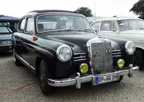 Mercedes Benz Ponton, fotografiert bei dem Veterama 2016 in Mannheim, Juli 2016