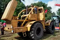 Kirowets K 700 A, ein russischer Ackerschlepper fotografiert in Magelsen bei Hoya im Landkreis Nienburg im September 2015.