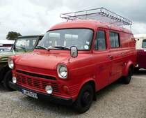 =Ford Transit, fotografiert bei dem Veterama 2016 in Mannheim, Juli 2016