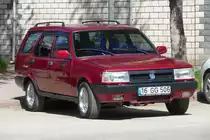 Tofas Kartal (Adler) in Inegöl, 3.4.2016 

Der Kartal ist die Kombi-Version (Station wagon) des Sahin.