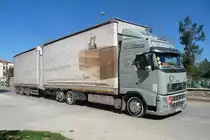 Dringende Möbellieferung: Volvo 450 rast durch Inegöl, 3.4.2016 