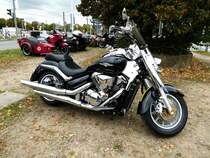 =Suzuki Intruder, gesehen auf dem Parkplatz des Veterama 2016 in Mannheim, Juli 2016