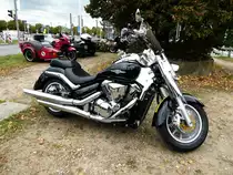 =Suzuki Intruder, gesehen auf dem Parkplatz des Veterama 2016 in Mannheim, Juli 2016