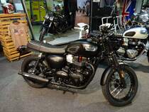 Triumph Bonneville T 100 Black auf der International Motor Show in Luxembourg, 18.11.2016