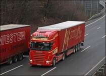 Ein SCANIA R480 der Spedition KIRN aus Egenhausen ist am 18.12.2008 bei L�denscheid unterwegs. Das Unternehmen kommt aus dem Schwarzwald und hat sich auf den Transport von Coils, Holz, Schnittholz und Schwerlast spezialisiert. 