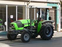 Deutz-Fahr-Schlepper bei einem Traktorenhändler in Inegöl, 3.4.2016 