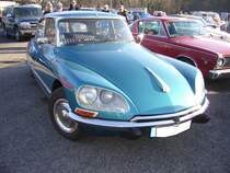 Citroen DS 23 IE. 1972 - 1975. Der DS 23 IE war das Spitzenmodell bis zur Einstellung der DS. Der 4-Zylinderreihenmotor hat einen Hubraum von 2347 cm³ und leistet 126 PS. Oldtimertreffen bei Mo´s Bikertreff in Krefeld am 22.01.2017.