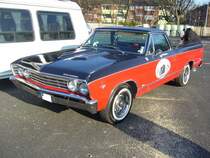 Chevrolet El Camino des Modelljahres 1967. In diesem Modelljahr konnte der Kunde zwischen einem 230 cui (3769 cm³) 6-Zylinderreihenmotor mit 140 PS oder einem 283 cui (4637 cm³) mit 195 PS wählen. Der Einstiegspreis lag bei US$ 2649,00. Oldtimertreffen am 22.01.2017 in Krefeld. 