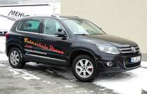 =VW Tiguan der Fahrschule Braun steht auf dem Rasthof Fulda-Nord, 01-2017