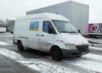 =Mercedes Benz Sprinter steht auf dem Rasthof Fulda-Nord, 01-2017