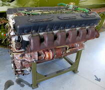 M47 Patton, dieser Continental AVDS-1790-5B V-12 Ottomotor mit 820PS wurde in dem US-amerikanischen Kampfpanzer eingesetzt, Militrmuseum Pivka/Slowenien, Juni 2016