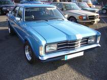 Ford Taunus TC. 1970 - 1975. Den auch  Knudsen  Taunus genannten Wagen gab es als zwei- und viertürige Limousine, als fünftürigen, Turnier genannten Kombi, und als Coupe. Auch bei den Motorisierungen hatte der Käufer die Qual der Wahl. Es gab zwei 4-Zylinderreihenmotoren mit 
1285 cm³ Hubraum/59 PS, 1576 cm³ Hubraum mit 68 PS oder 72 PS oder 88 PS. Außerdem waren zwei V6-motoren mit 1981 cm³ und 90 PS sowie 2274 cm³ mit 108 PS lieferbar. Der abgelichtete Wagen ist mit dem 2.3l Motor ausgerüstet. Oldtimer- Youngtimertreffen am 22.01.2017 in Krefeld.