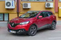 Blitzblanker Renault Kadjar, auch wenn die Reflektionen es anders aussehen lassen,  in Adapazari, 24.4.2016 