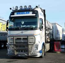 =Volvo der Spedition  WEIDLER  rastet auf dem Autohof Fulda Nord im Januar 2017