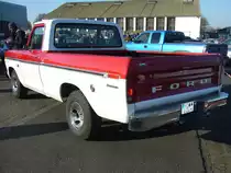 Heckansicht eines Ford F100 der sechsten Serie. 1972 - 1975. Oldtimer- Youngtimertreffen am 22.01.2017 in Krefeld.