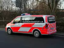 Neuer BF Frankfurt am Main Mercedes Benz V-Klasse ELW B-Dienst am 26.01.17 bei einen Großbrand in Maintal Bischofsheim 
