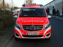 Neuer BF Frankfurt am Main Mercedes Benz V-Klasse ELW B-Dienst am 26.01.17 bei einen Großbrand in Maintal Bischofsheim 