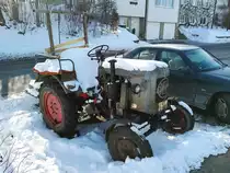 Alter Eicher Traktor zugeschneit in Viechtach. 28.01.2017