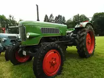 TRAKTOR-OLDIE FENDT-FAVORIT
Schöner Traktor-Oldtimer FENDT-FAVORIT 1 am 12.6.2016 bei der Ausstellung am Rand
der Kirmes in DIERDORF/Kreis Neuwied.....
