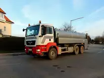 MAN-Milchtankwagen am Weg zur Molkerei; 161109